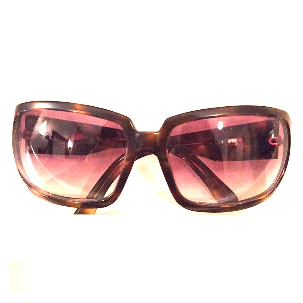 CHANEL Gradient Tortoise Sunglasses